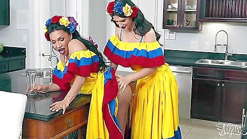 Very hot latina with a big ass gets a big dick in her anus