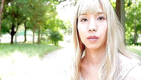 Asian pornstar gives a good blowjob and gets a facial